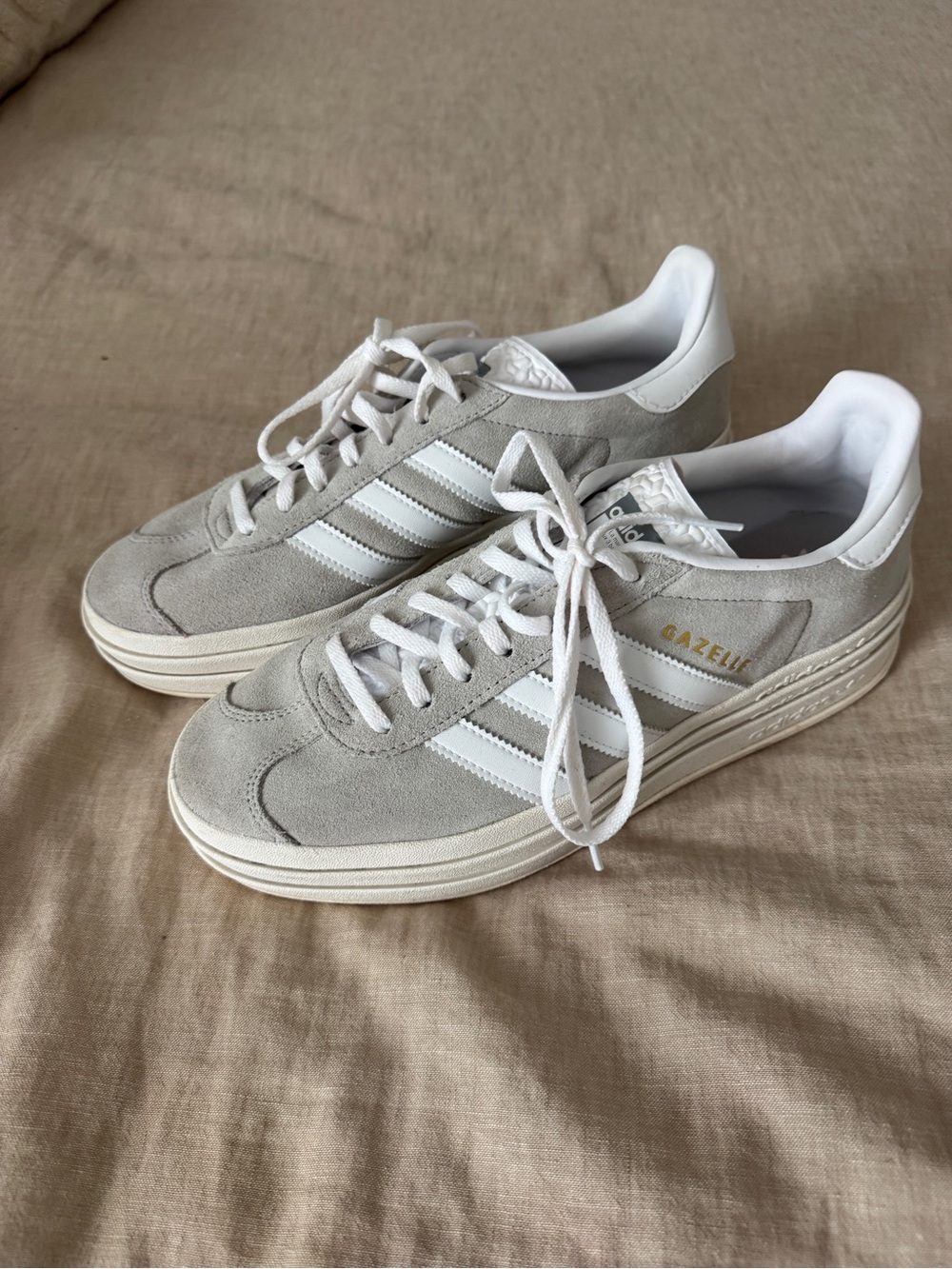 Adidas Gazelle Women’s Suede Sneakers in Light Gray and White Size 9